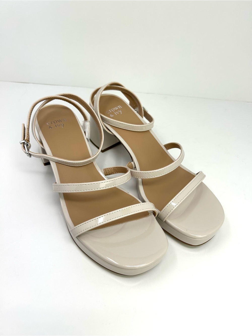 NEW Crown & Ivy Candace sandals size 8M in ivory  patent block heels